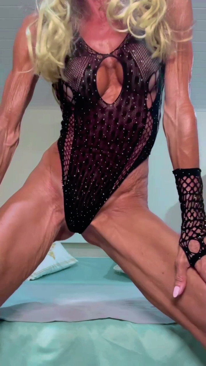 Sienna Diamond: Blonďatá sexy Barbie MILF v dokonalých punčochách