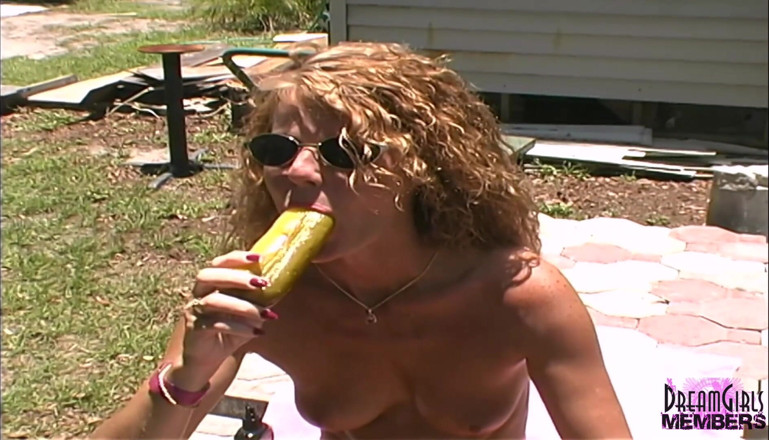 Dream Girls: She fucks her pussy with a cucumber