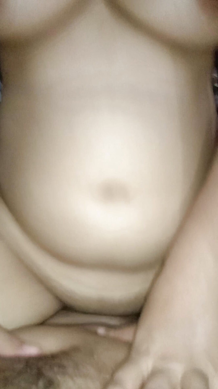 House 3: ディックダシセクシーな義理の妹の友人の上に乗っている