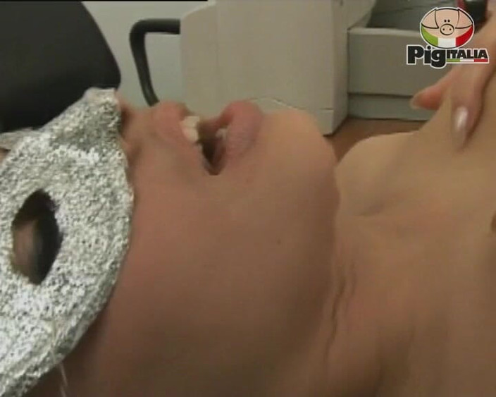 Pig Italia Official: Анка - подруга Джорджіо, яка зі своїм обличчям ангела показує себе повією, поки вона трахається
