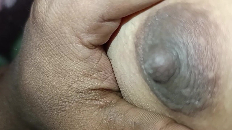 Raani16: 在大学宿舍指交我的女友阴户