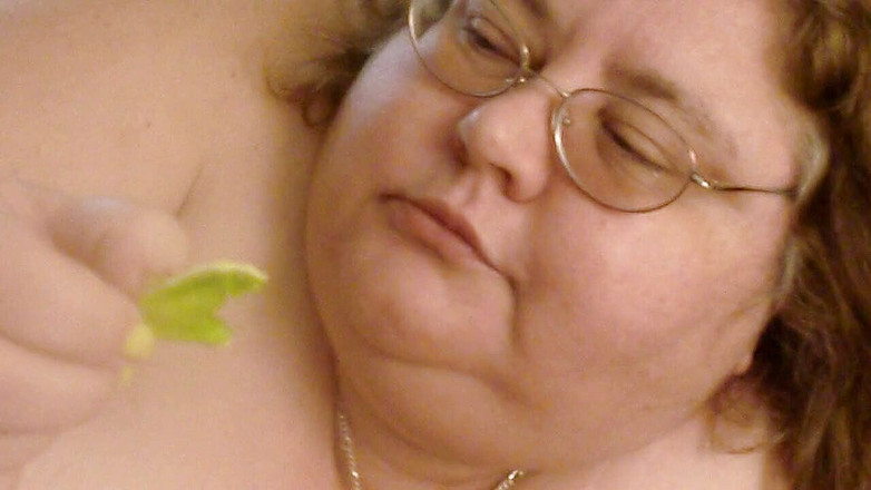 BBW nurse Vicki adventures with friends: 裸体 ssbbw 为你挑逗巨人吃迷你汉堡