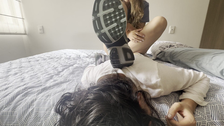 scarlettandc: Я люблю приймати людські меблі і придушення всього тіла свого сусіда