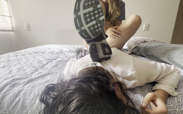 scarlettandc: Miluji brát lidský nábytek a drtit celé tělo mého souseda