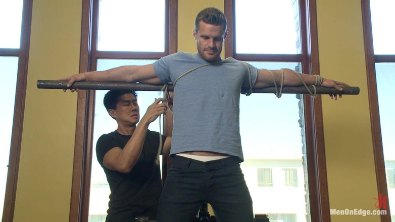 Men on Edge: Супер чувак Ландон Конрад зв'язаний і обрізаний в перший раз