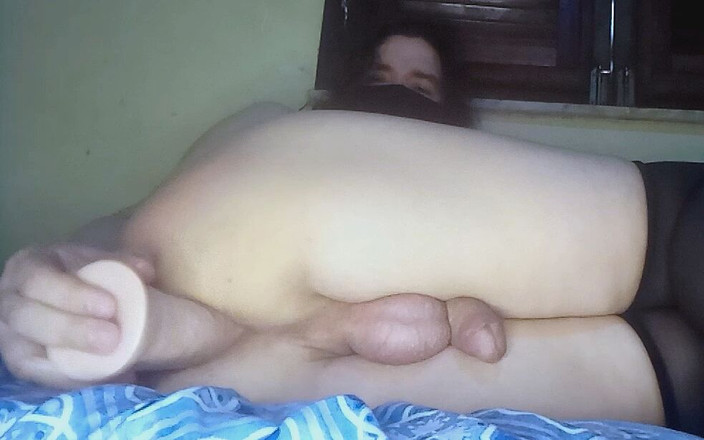 uekhui: स्टॉकिंग पहनी बहिन डिल्डो के साथ खेल रही है