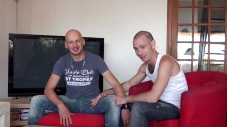 YOUNG FRENCH DUDES FUCKERS: Dos sexy twink follando en casa