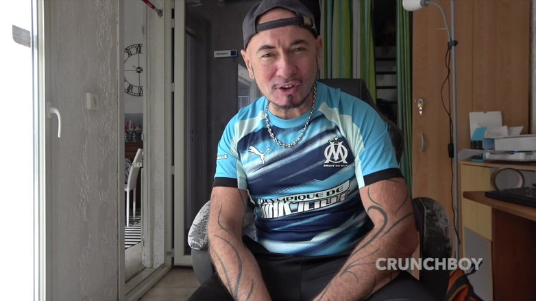 Bitch Girl Video: Dubbele penetratie anaal en poesje met vrienden met een creampie-einde