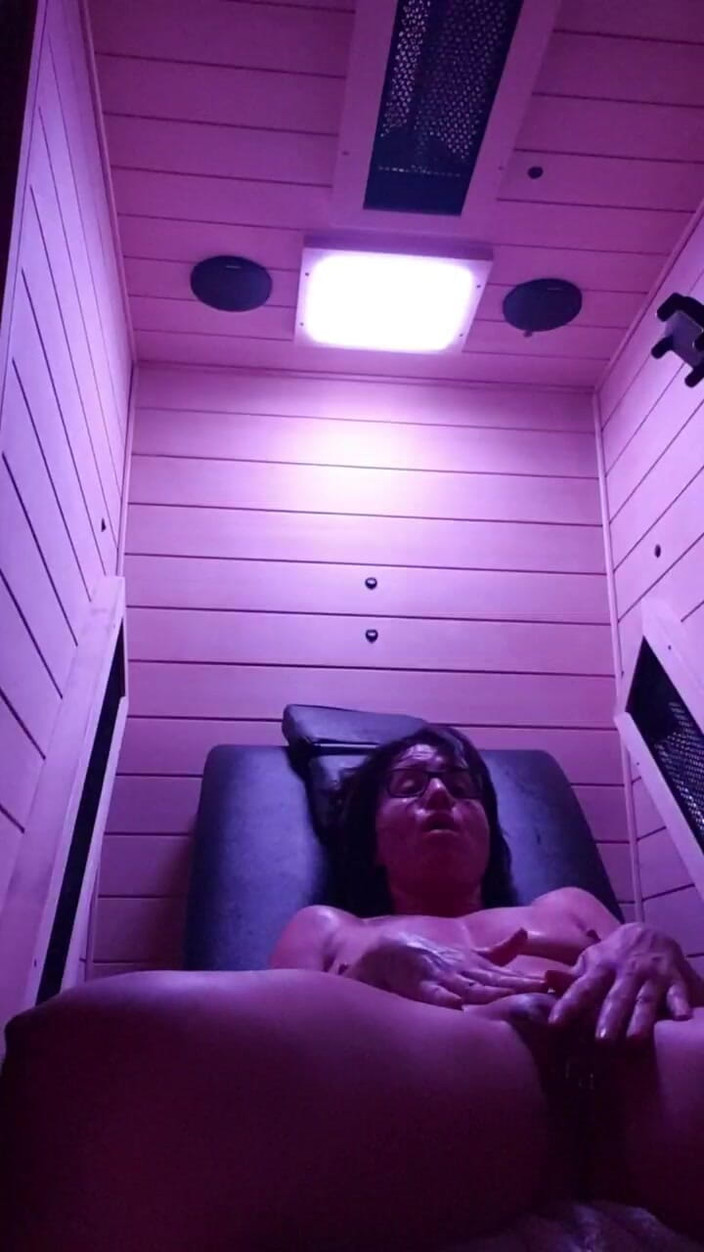 JulieEroticDress: Orgasmo in sauna box