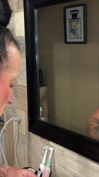 Sneezing přes makeupkandy je alergická na glam