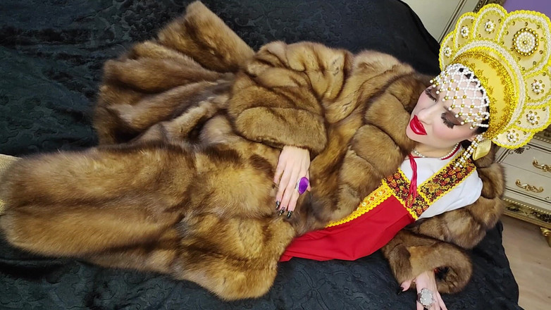 Princess18_: プリンセスはあなたに彼女のセーブルの毛皮のコートを崇拝させます