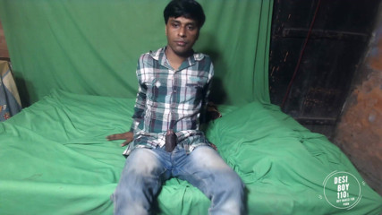 Desiboy110Ankit: Indisk desiboy porr avrunkning video privat video