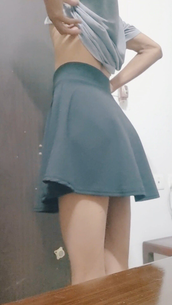 Nickey: Sissy Femboy slår hennes kuk