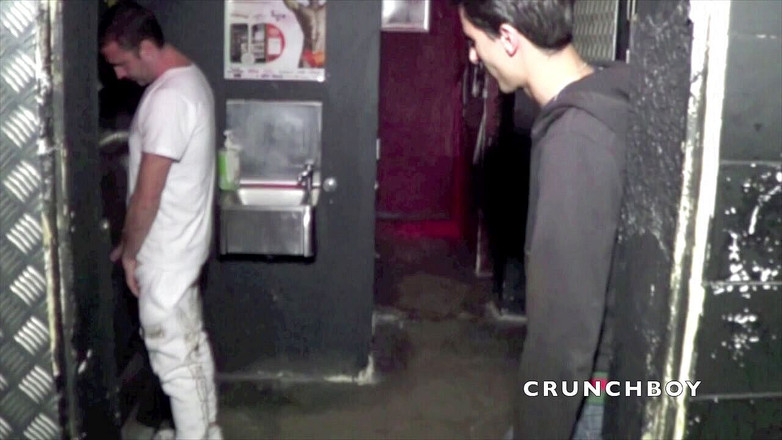 Raw French Bad boys: 若いストレートアラブ積によるパパのバー