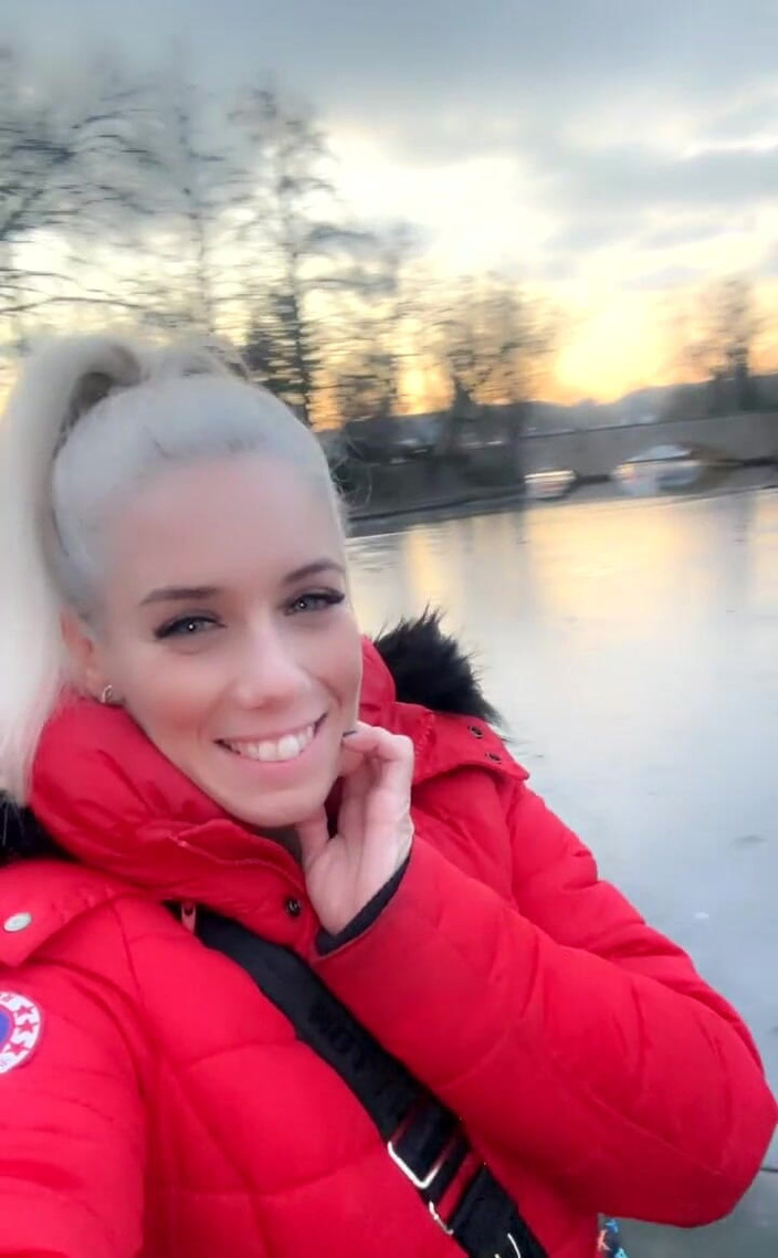 Nesty: 뿐만 아니라 Tik took에 나를 따르십시오.