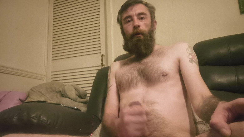 Smoking stoker: Büyük yarağımı mastürbasyon yapıyor, döl öncesi boşalmayı tadıp boşalma