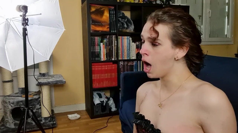 Melodyfluffington: Prachtig t-meisje aanbeden en hard geneukt