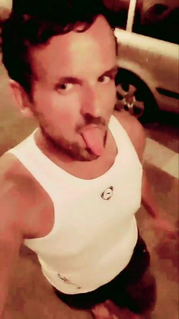 Slutboyben: Il ragazzo troia in cam4 sexy troia pubblica a Budapest...