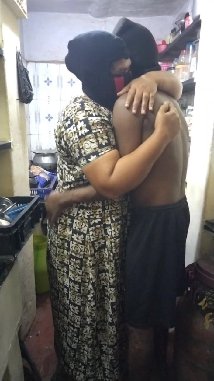 Benita sweety: Sex incitant cu mama vitregă desi