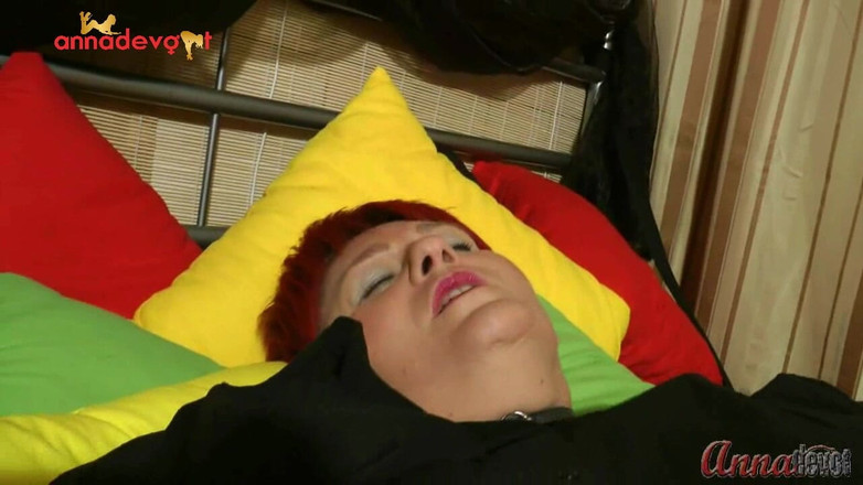 Anna Devot: 최고는 - 음부와 엉덩이가 아주 가까이 있어요