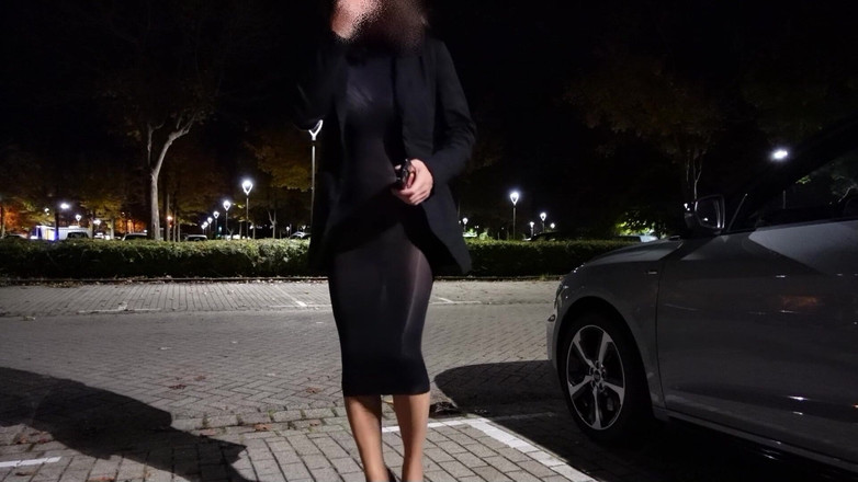 Loreley add: Saya Memakai Pakaian Lutsinar Saya Dan Biarkan Kencing Berjalan