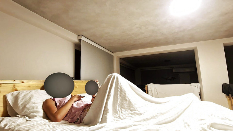 Glenn studios: Tertangkap masturbasi menonton video di ponselnya