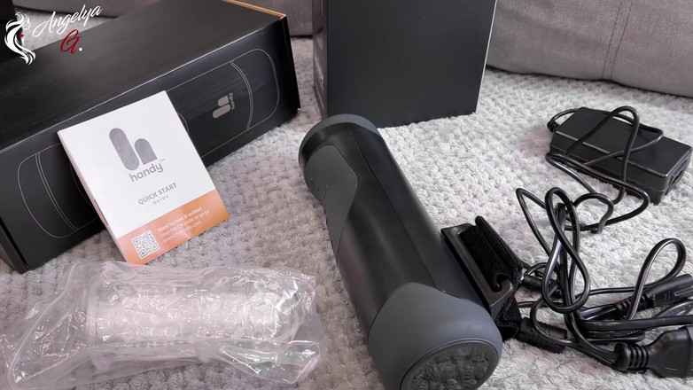 AnGelya G: Náš nový přítel šikovný, honí ptáka k orgasmu, super masturbátor!