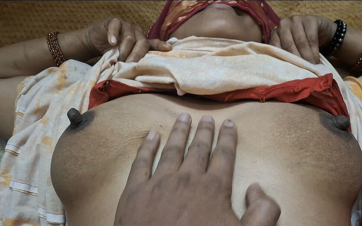 Busty Banuu: Sora vitregă futând un videoclip sexual, complet goală