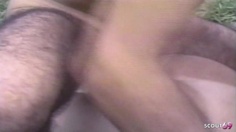 Shemale TS Collection: Shemale s velkými prsy dostane své první venkovní anální šukání a...