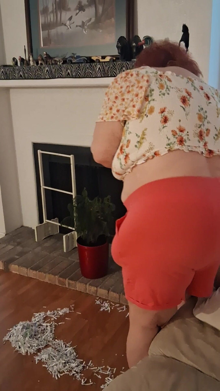 BBW nurse Vicki adventures with friends: Big Belly Beauty Nurse Vick Cleans up Messy Floor