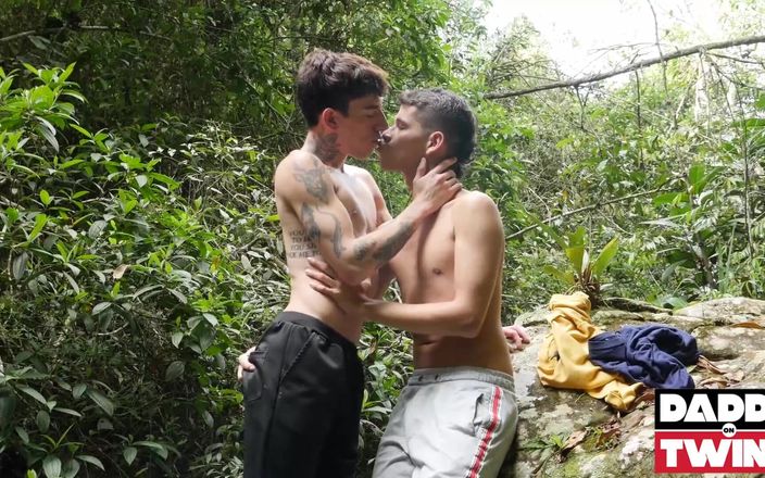 DaddyOnTwink: Daddyontwink tonåring gay Andy Reyes har vild avel utomhus med...