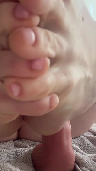 Blond Duże Cycki MILF Pasiaste Skarpetki Na Nogi Do Gołych Stóp Toe Job I Wielokrotne Tryska