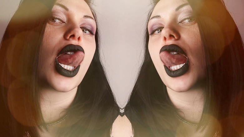 Goddess Misha Goldy: 我的黑色嘴唇引起了你的注意！