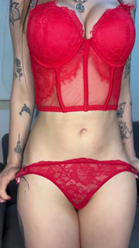 Nosząc Mój Czerwony Gorset