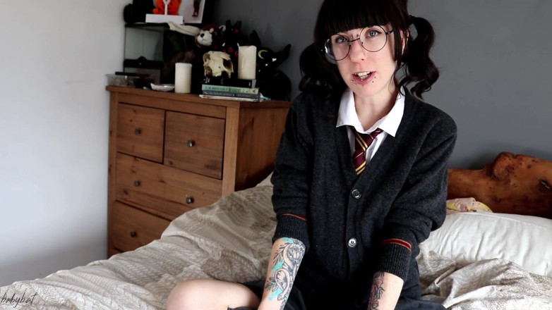 Fetpup: Gryffindor girl sucks teachers dick