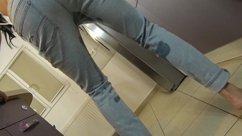Eva Wild: Wetting My Boyfriend Jeans Makes Me Horny