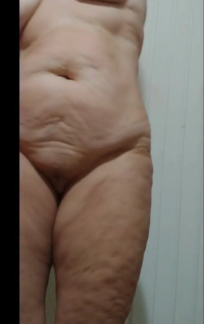 Priscila: Ibu tiriku pamer badan di taman tanpa celana dalam