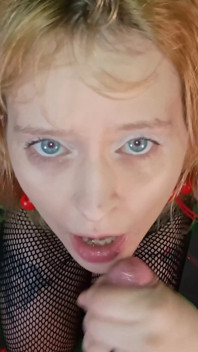 Une jolie petite MILF reçoit un méga facial