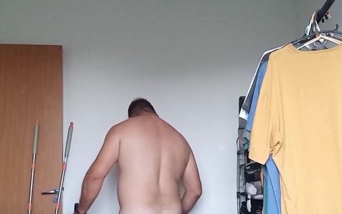 Breno Garcia: Hampir setiap hari... Bersih-bersih rumah sambil bugil