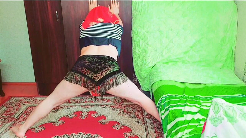 Kitty_Cross: Piele netedă și semințe vărsate: fantezia erotică a unei fete