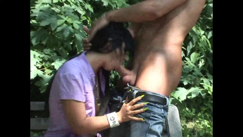 Xtime Network: Masturbándose chupando gran polla en el parque