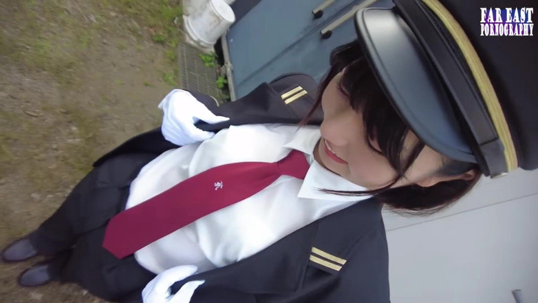 Far East pornography: Her sıcak damlanın tadını çıkaran kısa saçlı tatlı kızla trenle azdırma...