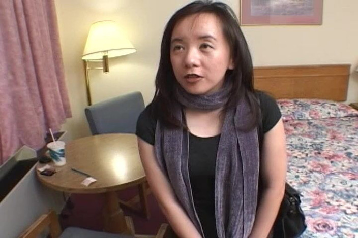 Vintage megastore: La teen bionda con gli occhiali prova una scopata selvaggia.