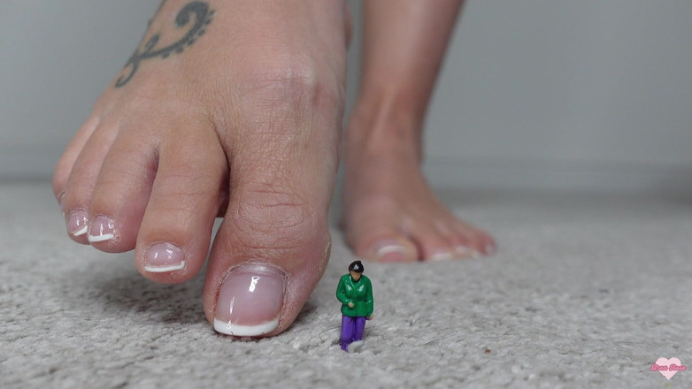 Brea Rose: Reuzin vriendin speelt met vriendje