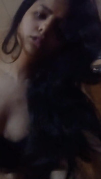 Latika leva pau grande em sexo duro