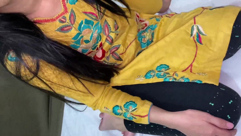 Desifilmy45: Het poesje van mijn sletterige stiefmoeder neukt