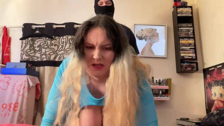 MissFFW: 後ろから、マスクの男にセックス。音声なし