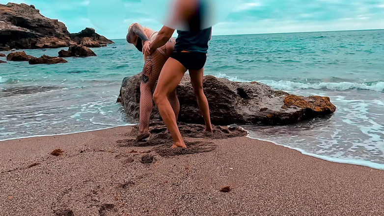 MaskCouple: Sex on the beach! Rolling and taking cum in pussy