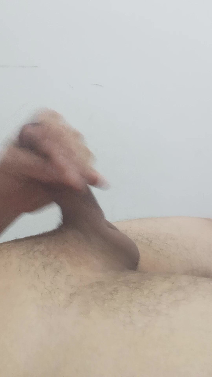 Oscar cor: Gecenin ortasında Oscarcor01'in yarağı çok sertleşiyor ve tüm sütü boşaltmak için...