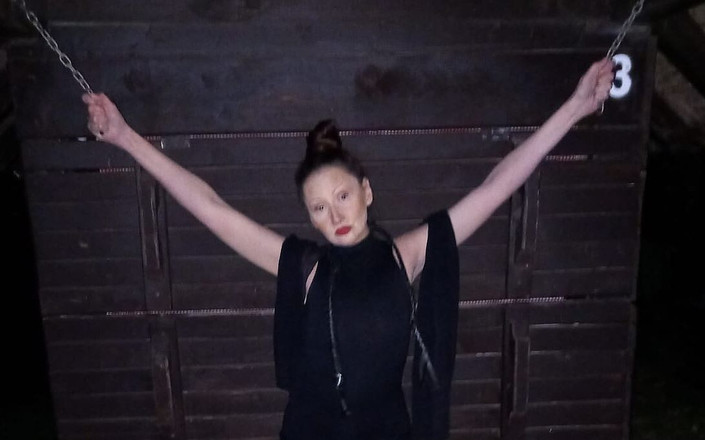 Dominatrix Redsonyja: Dominadora Mami